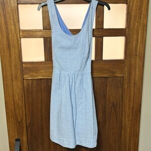 Vineyard Vines seersucker white and baby blue dress. Size 2.